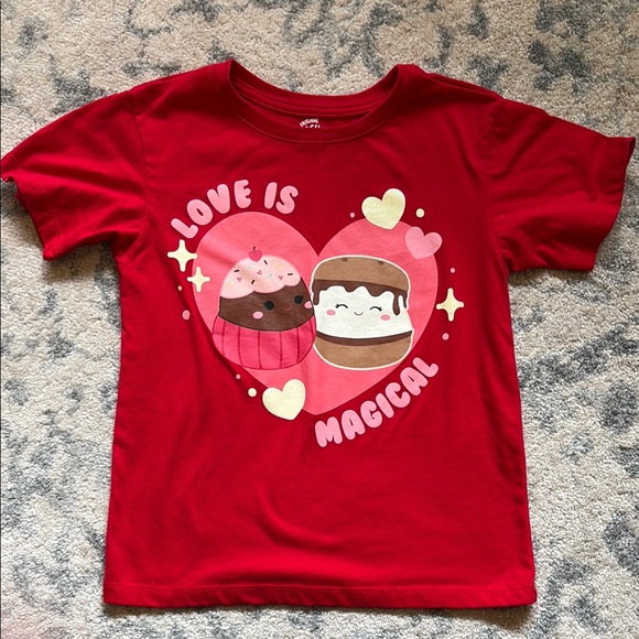 Hybrid Apparel Other - Girl’s Hybrid Apparel Red 'Love Is Magical' Squishmallows t-shirt